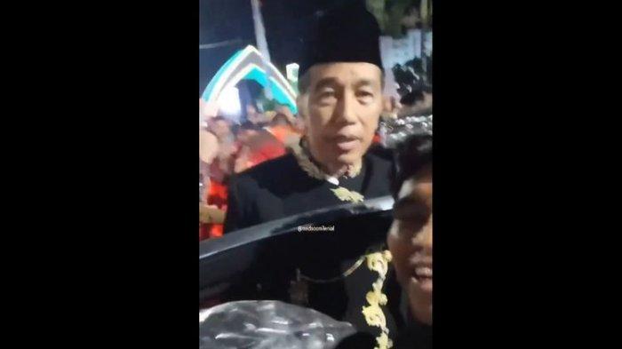 Viral di media sosial seorang warga mengaku dipukul oleh Paspampres. Diduga peristiwa terjadi di Samarinda, Kalimantan Timur, pada hari Minggu (8/9/2024). Jokowi memang saat itu sedang berkunjung ke Samarinda untuk membuka acara MTQ Nasional XXX Tahun 2024