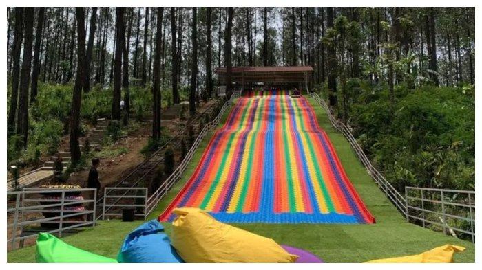 Rainbow Slide menjadi wahana bermain di Menoreh Dreamland