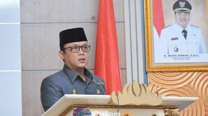 Bupati Ardito Wijaya Terbukti Goda Wartawati Saat Pakai Rompi Tahanan KPK