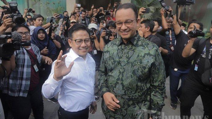 Bakal calon Presiden Anies Baswedan berfoto bersama dengan Ketua Umum Partai Kebangkitan Bangsa (PKB) sekaligus calon Wakil Presiden Muhaimin Iskandar saat tiba di kantor DPP PKB, Jakarta Pusat, Senin (11/9/2023). Kunjungan Anies Baswedan ke kantor DPP PKB untuk menghadiri rapat pemenangan bersama pengurus DPP PKB. Tribunnews/Jeprima