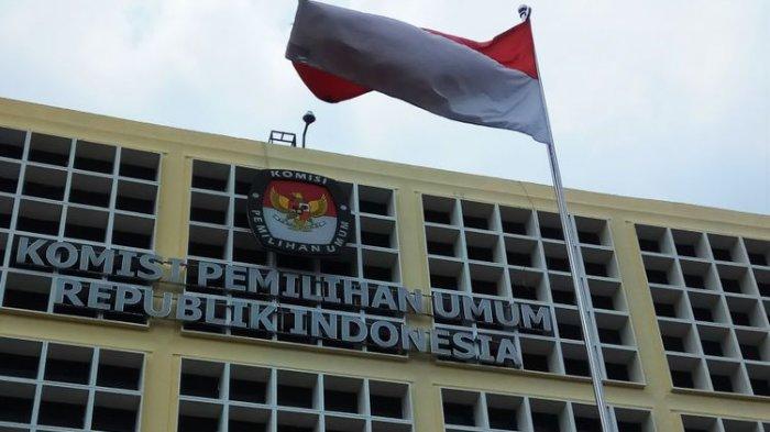 Logo Komisi Pemilihan Umum (KPU) RI digedung KPU RI, Jalan Imam Bonjol 29, Jakarta Pusat