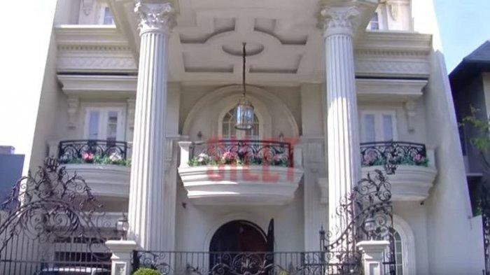 Penampakan rumah Helena Lim (YouTube/RCTI - INFOTAINMENT)