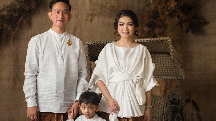 Selvi Ananda bersama suaminya, Gibran Rakabuming Raka dan anaknya Jan Ethes.