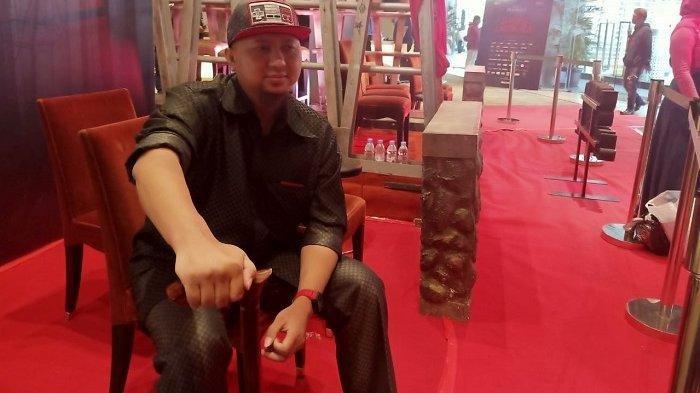 Sutradara Anggy Umbara menyutradarai film Si Manis Jembatan Ancol saat dalam kondisi sakit.