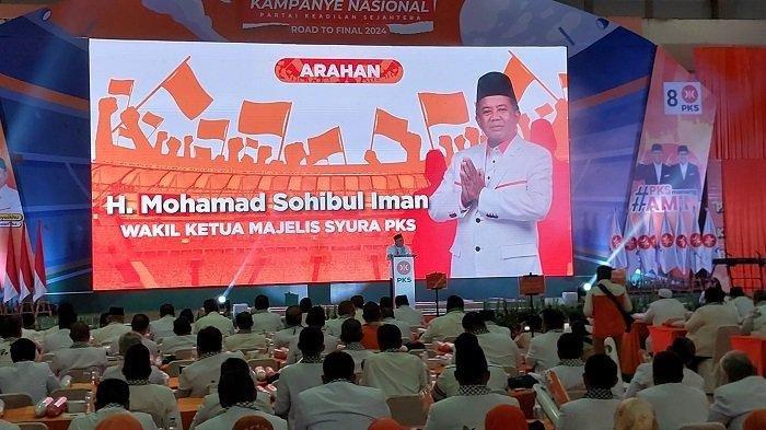 Wakil Ketua Majelis Syuro Partai Keadilan Sejahtera (PKS) Sohibul Iman dalam acara Kick Off Kampanye Nasional PKS Road to Final 2024 di Depok, Jawa Barat, pada Minggu (26/11/2023). Sohibul Iman menyindir istilah gemoy dan santuy. Ia menilai hal itu tak sehat bagi demokrasi.