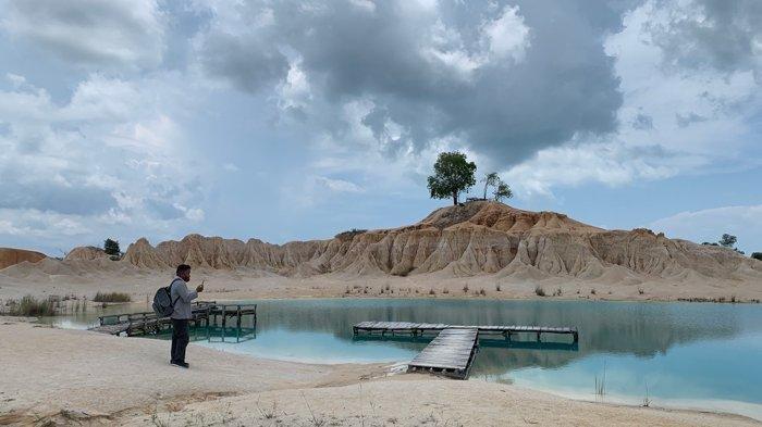 Wisata gurun pasir di Desa Busung, Kecamatan Seri Kuala Lobam, Bintan, Kepri.
