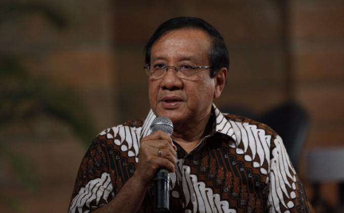 Ketua Dewan Pertimbangan Partai Golkar Akbar Tanjung, yang juga politisi senior pohon beringin.