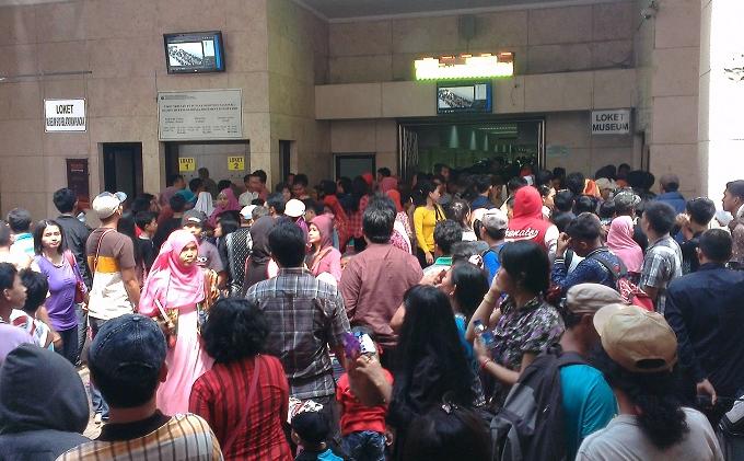 Sejak Pukul 12.00, Tiket ke Puncak Monas Sudah Ditutup - Wartakotalive.com