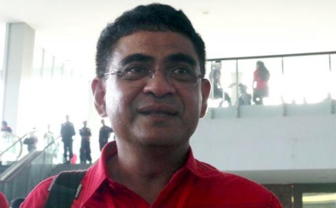 Politisi PDIP Andreas Hugo Pereira mengatakan, Jokowi sangat butuh Golkar sebagai kendaraan politik.