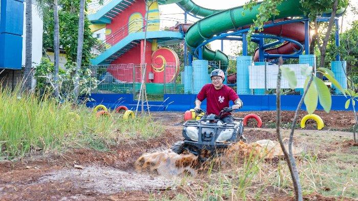 Menerjang trek basah di ATV Arena yang merupakan fasilitas permainan baru di Hotel Mercure Convention Center Ancol menambah yang bisa dimainkan oleh para tamu hotel.