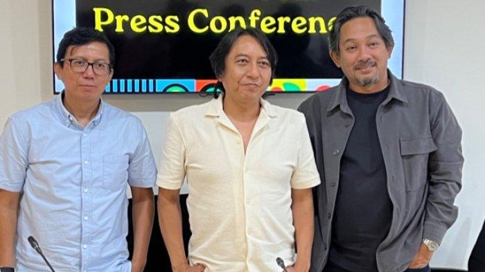 Presiden Direktur Wahana Musik Indonesia (WAMI) Adi Adrian ditemani Makki Ungu di Pancoran, Jakarta Selatan, Rabu (18/12/2024). WAMI menegaskan posisinya sebagai Lembaga Manajemen Kolektif (LMK) yang mengelola hak cipta musik lebih dari 5.000 penulis lagu. Sepanjang tahun 2024, WAMI mencatat penambahan 724 anggota baru dengan total 5.666 anggota dari komposer juga penerbit dan 241.951 karya musik dalam katalog.