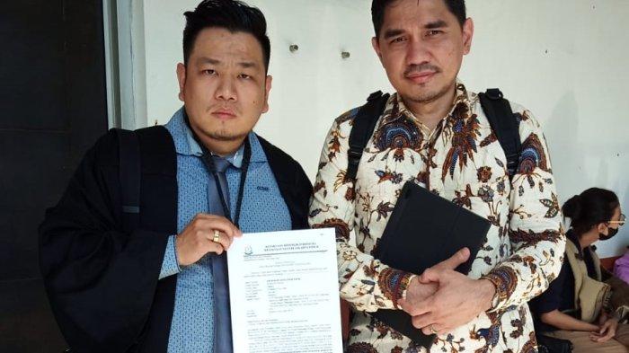 Aldo Joe (kanan), kuasa hukum seorang PNS berinisial AAE yang dipidana mertua ketika hendak menemui anaknya