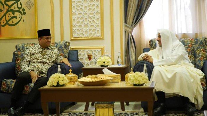 Seusai menunaikan rangkaian ibadah haji, Anies Baswedan melakukan Pertemuan dengan Sekretaris Jenderal (Sekjen) Rabithoh Alam Islami (Liga Muslim Dunia), Muhammad bin Abdul Karim Issa, di Sekretariat Muslim World League di Jeddah, Arab Saudi, Sabtu (1/7/2023). Mereka selalu saling bersilaturahmi jika sedang mengunjungi negara masing-masing. Diketahui Anies Baswedan saat itu ditemani oleh rombongan keluarganya yang ikut menunaikan ibadah haji.