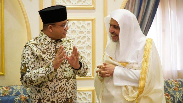 Seusai menunaikan rangkaian ibadah haji, Anies Baswedan melakukan Pertemuan dengan Sekretaris Jenderal (Sekjen) Rabithoh Alam Islami (Liga Muslim Dunia), Muhammad bin Abdul Karim Issa, di Sekretariat Muslim World League di Jeddah, Arab Saudi, Sabtu (1/7/2023). Mereka selalu saling bersilaturahmi jika sedang mengunjungi negara masing-masing. Diketahui Anies Baswedan saat itu ditemani oleh rombongan keluarganya yang ikut menunaikan ibadah haji.