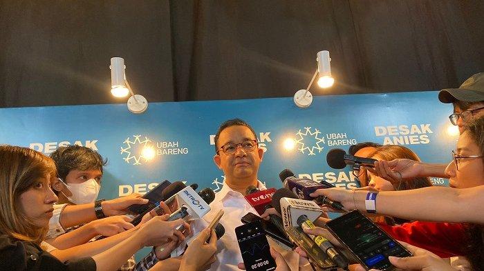 Calon presiden nomor urut 1, Anies Baswedan menghadiri acara 'Desak Anies' di Hallf Patiunus, Jakarta, Kamis (18/1/2024).