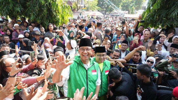 Bacapres dari Koalisi Perubahan untuk Persatuan Anies Baswedan meresmikan Kampung AMIN, Panilih, Jember, Jawa Timur, Minggu (29/10/2023).