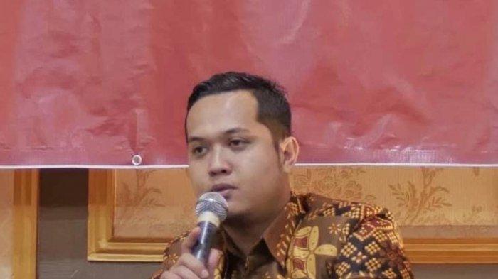 DESAKAN MUNDUR - Arwin Welhalmina perwakilan Gen Z ajak purnawiran TNI dialog santai usai desak Gibran mundur dari jabatan Wapres. Desakan itu dinilainya tidak sejalan dengan kondisi bangsa Indonesia saat ini. (ISTIMEWA)