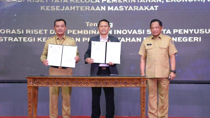 BSKDN Kemendagri Gandeng Kompas TV dan BRIN optimalkan publikasi inovasi daerah di Gedung Sasana Bhakti Praja Kantor Kemendagri, Jakarta, Selasa (12/12/2023). Kepala BSKDN Yusharto Huntoyungo mengatakan, penyebaran informasi mengenai inovasi daerah perlu terus diperluas, agar setiap daerah dapat terinspirasi satu sama lain untuk membangun iklim inovasi yang lebih baik di wilayahnya masing-masing.