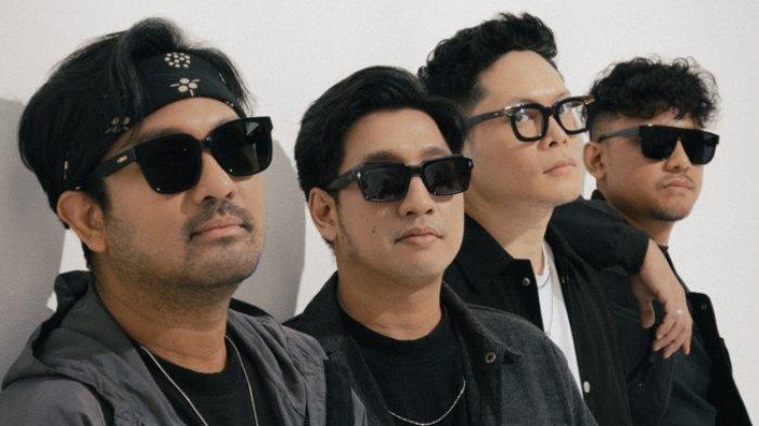 Band Samsons, menginjak usia 21 tahun berkarya di industri musik Indonesia. Sebagai penanda usia 21 tahun berkarya, Samsons merilis single terbaru berjudul Kecanduan, Jumat (25/10/2024).