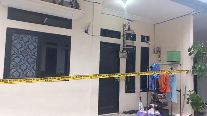 Rumah lokasi empat anak tewas diduga dibunuh ayah di Jagakarsa, Jakarta Selatan, masih tercium bau tidak sedap. Saat Wartakotalive.com berada di lokasi, Jumat (8/12/2023) pukul 17.00 WIB, bau tidak sedap ini tercium dari ventilasi udara samping rumah.