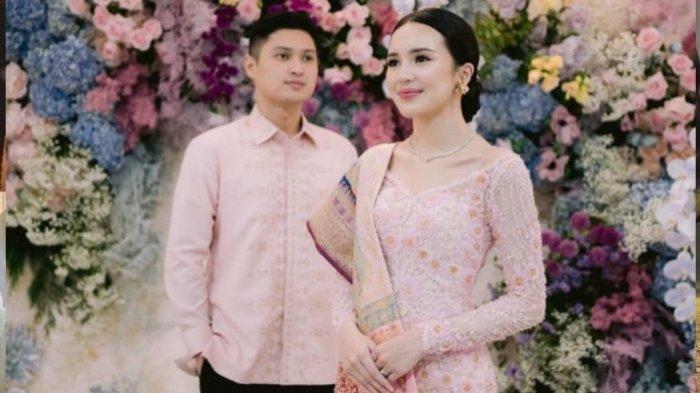 Pemain sinetron dan film Beby Tsabina dan Rizki Natakusumah melangsungkan tunangan pada Minggu (21/4/2024). Rizki Natakusumah diketahui bekerja sebagai anggota DPR RI periode 2019-2024 dari Partai Demokrat.