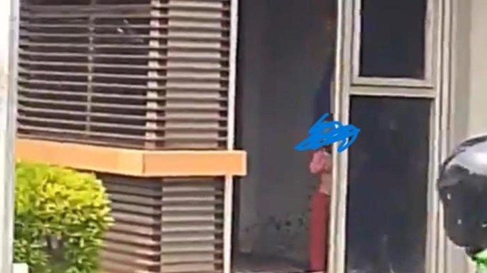 Bocah 7 Tahun Disandera di Pospol Pejaten Jaksel dengan Leher Dihunus Pisau, Pelaku Diduga Ayahnya.