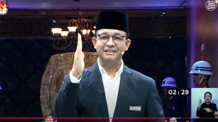 Calon presiden nomor urut 1, Anies Baswedan menyindir cawapres nomor urut 2 Gibran Rakabuming Raka saat debat perdana yang digelar di Kantor KPU RI, Jakarta Pusat, Selasa (12/12/2023) Menurut Anies ada ribuan milenial lain yang justru dibungkam dan dihadapi dengan kekerasan saat mengkritik pemerintah.