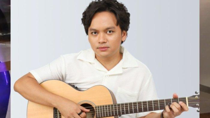 Lagu Pulang menjadi official single pertama yang Calvin Jeremy keluarkan di penghujung tahun 2023 pada Desember 2023. Calvin Jeremy sudah rindu bermusik dan berkarya.