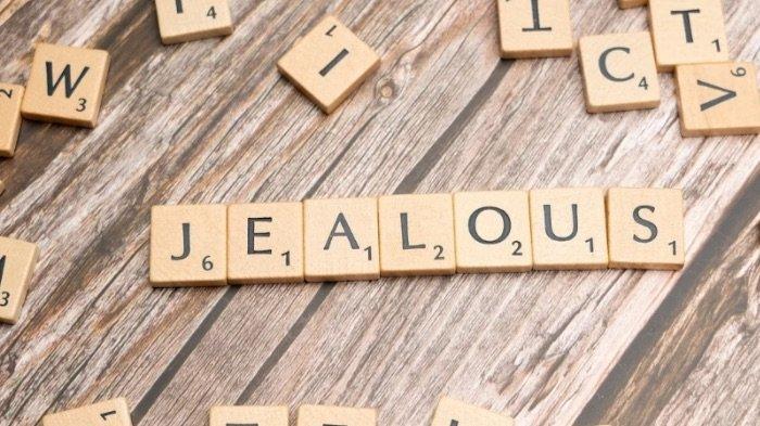 Definisi, Tanda, dan Contoh Cemburu pada Pria dan Wanita