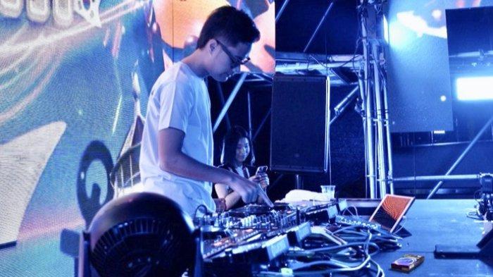 DJ Lionel mencatatkan karier bermusiknya di kelas internasional setelah mendapat kesempatan tampil di festival musik elektronik terbesar di Asia, It's The Ship. It's The Ship (ITS) adalah festival (electronic dance music) EDM yang digelar sejak 2014 dan menawarkan pengalaman menikmati musik yang berbeda di atas kapal pesiar dengan pemandangan laut. Tahun ini, ITS yang diselenggarakan 23-26 Mei 2024 dihelat di atas kapal pesiar Italia, Costa Serena, yang panjangnya mencapai 290 meter.
