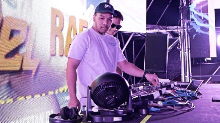 DJ RAF mencatatkan karier bermusiknya di kelas internasional setelah mendapat kesempatan tampil di festival musik elektronik terbesar di Asia, It's The Ship. It's The Ship (ITS) adalah festival (electronic dance music) EDM yang digelar sejak 2014 dan menawarkan pengalaman menikmati musik yang berbeda di atas kapal pesiar dengan pemandangan laut. Tahun ini, ITS yang diselenggarakan 23-26 Mei 2024 dihelat di atas kapal pesiar Italia, Costa Serena, yang panjangnya mencapai 290 meter.