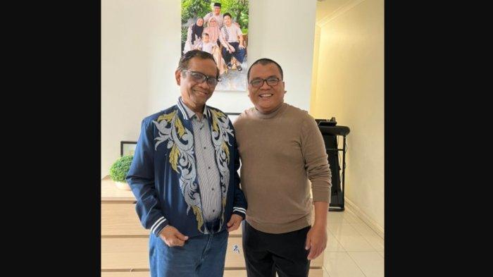 Denny Indrayana bersama Mahfud MD. Denny menyebutkan ada Ketum Parpol yang meminta Rp 5 Triliun untuk koalisi Pilpres 2024 mendukung salah satu capres