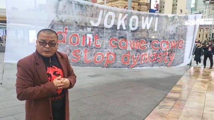 Denny Indrayana unjuk rasa di Australia tolak cawe-cawe Presiden Jokowi