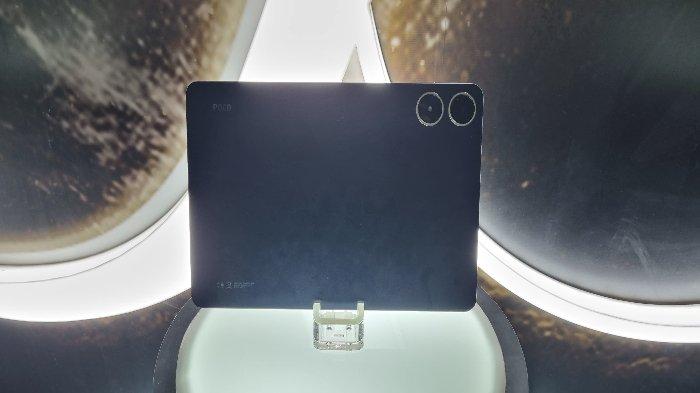 Desain bodi belakang POCO Pad saat momen peluncuran di Bengkel Space Fairground, SCBD, Jakarta, Kamis (4/7/2024).