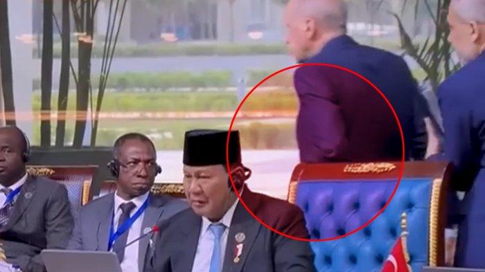 Detik-detik kursi Presiden RI Prabowo Subianto disenggol Presiden Turki Recep Tayyip Erdogan saat walk out dari konferensi tingkat tinggi (KTT) D-8 di Kairo, Mesir. 