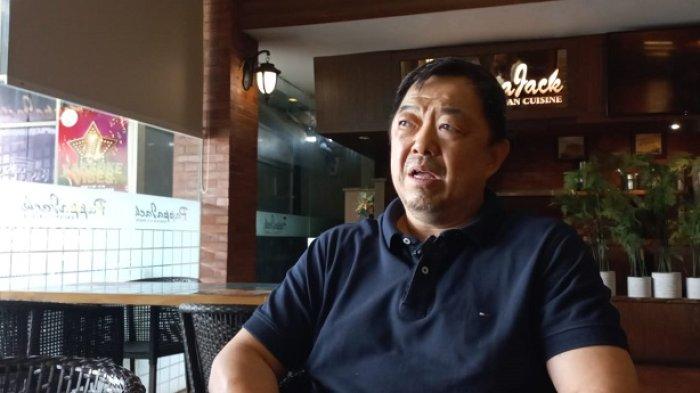 Legenda pebulutangkis Indonesia, Eddy Hartono saat menceritakan kronologi pertemuan Firli Bahuri dan SYL kepada Tribunnews di Kawasan Kedoya, Jakarta Barat, Minggu (8/10/2023).