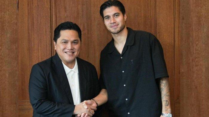 Erick Thohir bersalaman dengan Kevin Diks, amunisi baru untuk Timnas Indonesia.