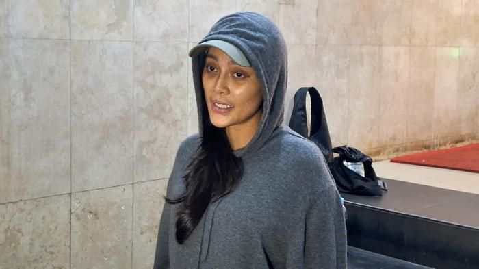 LAPORKAN DJ PANDA - Erika Carlina menegaskan kalau dirinya melaporkan DJ Panda ke polisi, kasus dugaan pengancaman. Hal itu disampaikan Erika ketika ditemui di Polda Metro Jaya, Semanggi, Jakarta Selatan, Kamis (24/7/2025) malam.