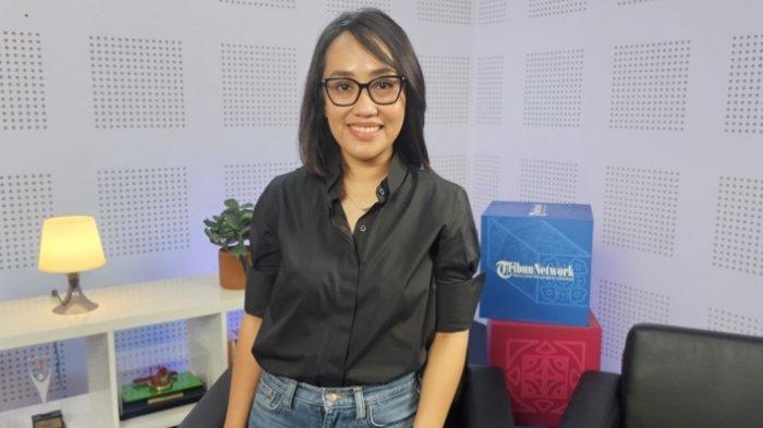 Fina Mahardhika adalah 'sutradara' dibalik kemegahan panggung Band NOAH hingga aksi menawan Ariel, Lukman dan David, setidaknya di sepanjang tahun 2023. Fina Mahardhika menyebut dirinya sebagai show director hingga stage manager dan creative director untuk Band NOAH. Fina Mahardhika berbincang di Warta Kota, Palmerah, Jakarta Pusat, Rabu (29/5/2024).