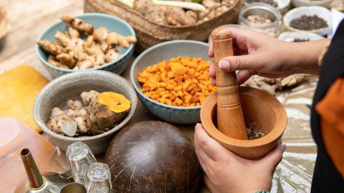 Ramai-ramai Membuat Jamu Tradisional Jadi Cara Relawan Sosialisasikan