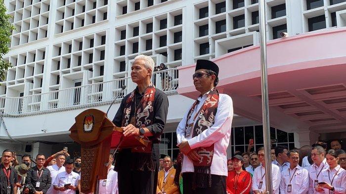 Ganjar Pranowo Pidato usai daftarkan diri sebagai Capres 2024 ke KPU RI, Kamis (19/10/2023). Pasangan yang diusung PDIP ini yakin akan memenangi Pilpres 2024.
