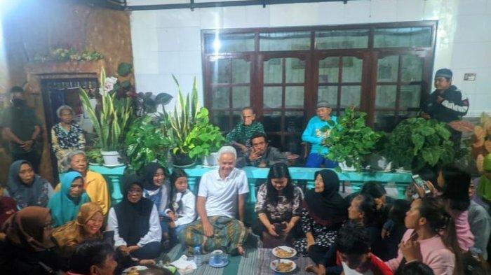 Calon presiden (capres) nomor urut 3, Ganjar Pranowo menginap di rumah seorang warga keturunan Tionghoa di Kelurahan Lodoyong, Ambarawa, Kabupaten Semarang, Jumat (26/1/2024) malam.