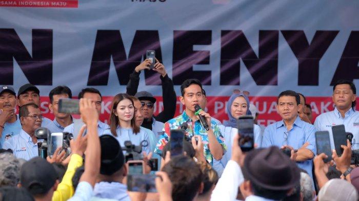 Cawapres nomor urut 2 Gibran Rakabuming Raka kampanye di Desa Watu Agung, Kecamatan Batu Retno, Wonogiri, Jawa Tengah, Selasa (23/1/2024).