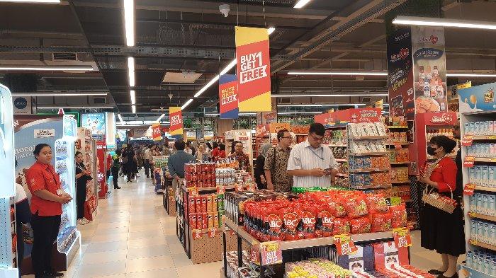 Indie Light sebagai lighting consultant memberikan pencahayaan khusus supermarket pada GrandLucky Supermarket BSD City, Tangerang, yang resmi dibuka, Rabu (22/11/2023).