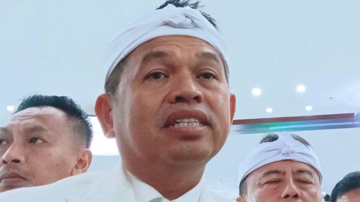 KLARIFIKASI - Gubernur Jawa Barat Dedi Mulyadi klarifikasi soal video wawancaranya bersama Maula Akbar soal rencana pesta pernikahan. Pernyataan Dedi tidak mengetahui ada acara makan gratis menjadi sorotan, Minggu (20/7/2025).