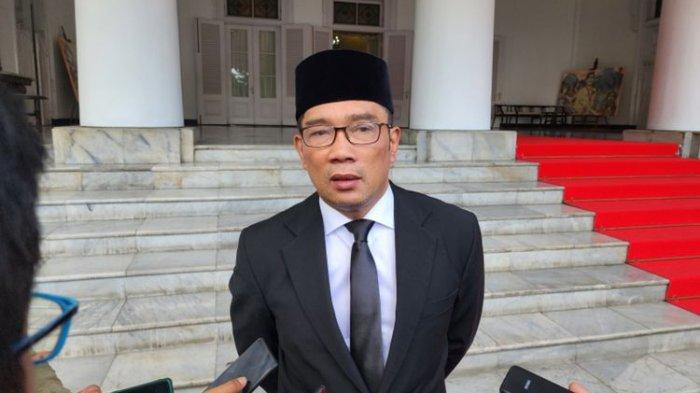 Gubernur Jawa Barat Ridwan Kamil saat diwawancarai media di Gedung Pakuan, Kota Bandung, Jawa Barat, Kamis (25/5/2023). Ridwan Kamil mengaku siap menghadapi gugatan Panji Gumilang. Dia mengatakan kakeknya juga dimusuhi oleh DI/TII dan PKI.