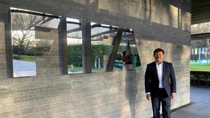 Pelatih Timnas Indonesia U-20, Indra Sjafri, berhasil lulus dari program bergengsi yang diinisiasi FIFA, yang bertajuk FIFA Technical Leadership Diploma. Indra Sjafri termasuk blok terakhir dari kursus selama 18 bulan yang diakhiri dengan serangkaian presentasi penilaian dan upacara wisuda di museum FIFA, Zurich, 5-6 Desember 2024.