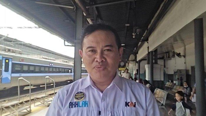 SITUASI KONDUSIF - Ixfan Hendriwintoko, Manager Humas PT KAI Daop 1 Jakarta, mengatakan situasi di Stasiun Pasar Senen kondusif ketika Jakmania dan Bonek Mania bertemu, Sabtu (12/4/2025) pagi..