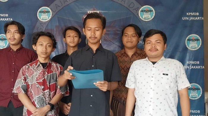 KPMDB Jakarta membacakan surat terbuka untuk Ketua DPRD DKI Jakarta, Prasetyo Edi Marsudi atas pernyataannya telur asin membuat kentut bau