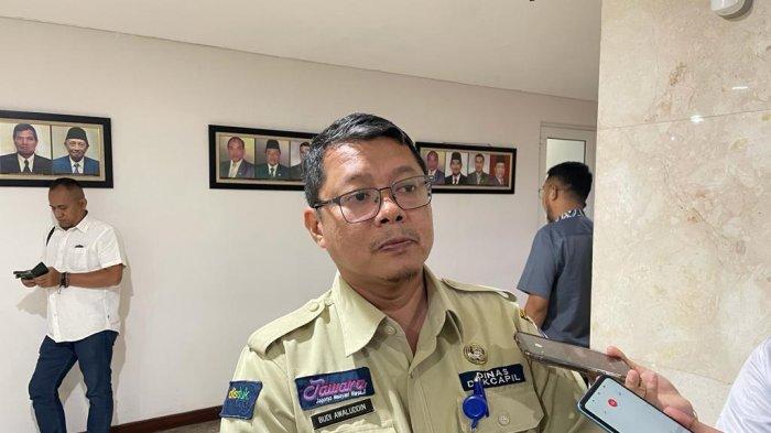 Kadis Dukcapil DKI Budi Awalluddin saat diwawancara wartawan soal perekaman KTP, Senin (18/9/2023)